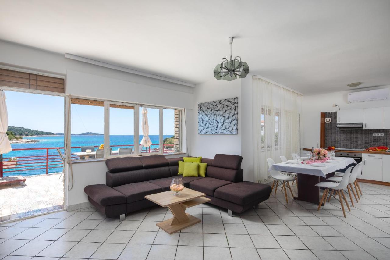 Apartments Villa Zrinka - Last Season Ever! Рогозниця Екстер'єр фото