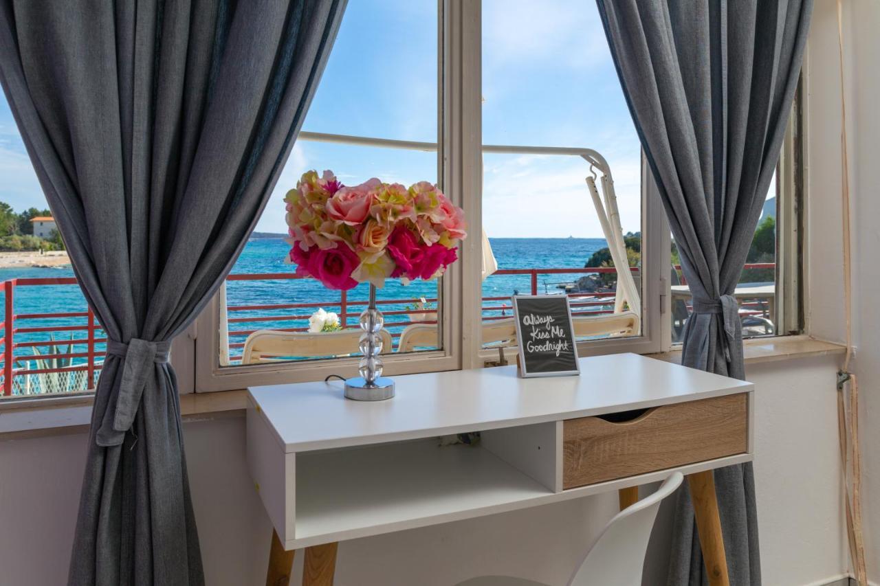 Apartments Villa Zrinka - Last Season Ever! Рогозниця Екстер'єр фото