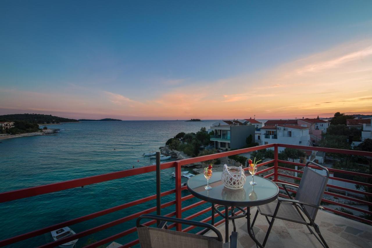 Apartments Villa Zrinka - Last Season Ever! Рогозниця Екстер'єр фото